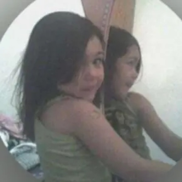 Meet your Posher, Lorilie - Picture 1 of 1